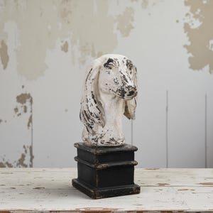 Vintage Hound Dog Bust: Distressed Farmhouse Pet Memorial Decor