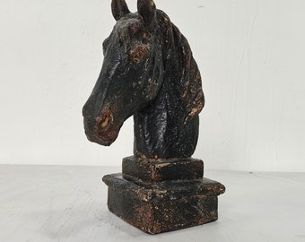Rustic Horse Bust: Vintage Style Statue for Farmhouse Decor