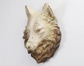 Rustic Wolf Head Wall Mount: Vintage Woodland Cabin Decor