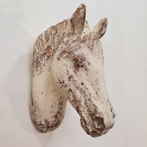 Escultura de parede rústica com cabeça de cavalo – decoração de animal de fazenda vintage de 17,7" para entrada ou espaços inspirados em celeiros