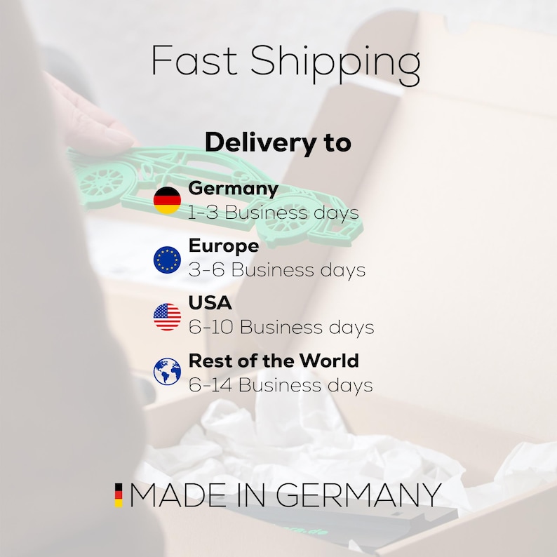 Flyer mit Fast Shipping und Lieferzeiten: Deutschland 1–3 Tage, Europa 3–6 Tage, USA 6–10 Tage, Rest der Welt 6–14 Tage. Hintergrund zeigt Modellauto-Verpackung. Unten steht Made in Germany mit Deutschlandflagge.