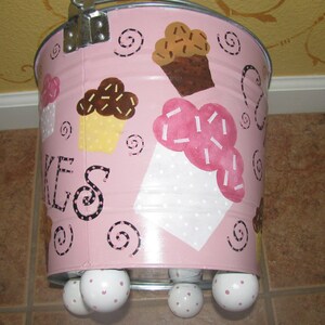 Cupcake Bucket / Storage basket image 5