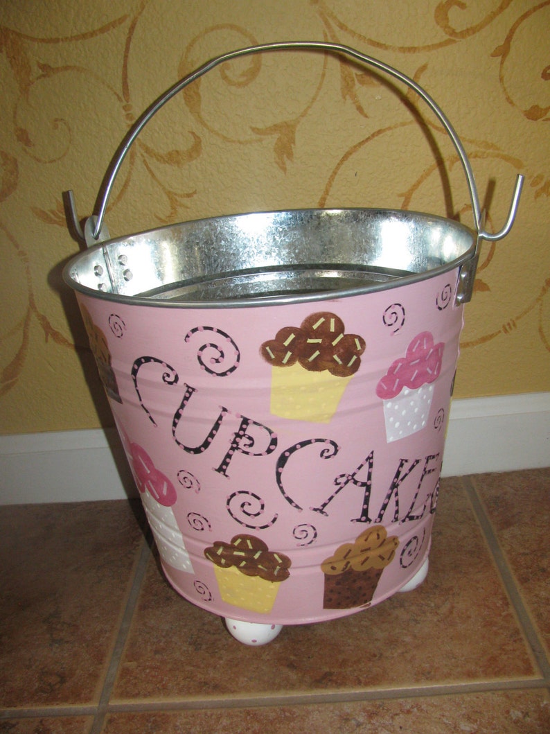 Cupcake Bucket / Storage basket image 1