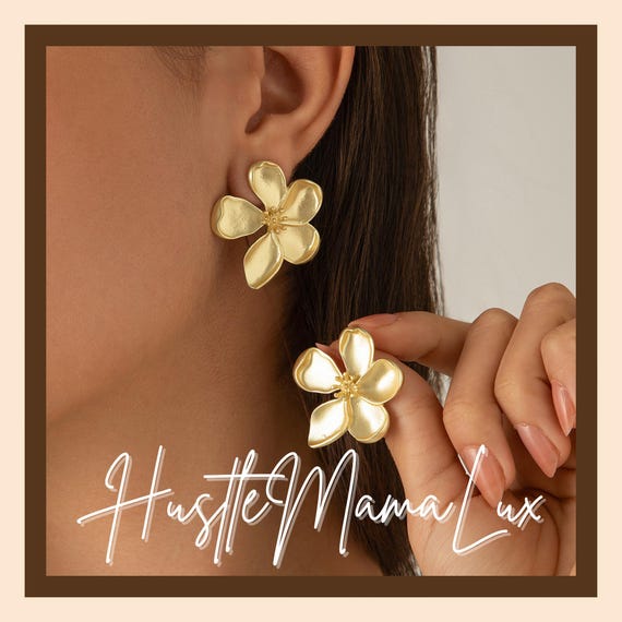 ゴールドフラワーステートメントイヤリング - 女性のための大胆な花柄