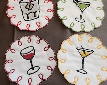 Juego de cuatro posavasos In The Hoop Cocktail *Solo descargas digitales* Necesita una máquina para producirse.