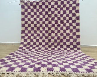 【モロッコハンベル絨毯】パープル模様　直輸入 紫のチェック柄モロッコラグ - ハンドメイドウールベニウランスタイル