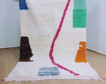 Alfombra bereber marroquí: Lana tejida a mano - Patrón geométrico colorido
