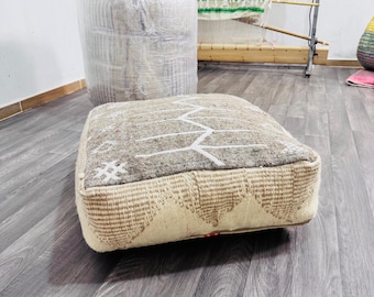 Pouf de sol berbère marocain, ottoman Kilim vintage, siège d'appoint bohème texturé, coussin géométrique neutre, décoration rustique pour salon