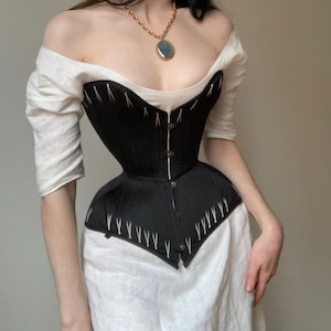 カスタムメイドのコルセットシルクとクチュールビクトリア朝