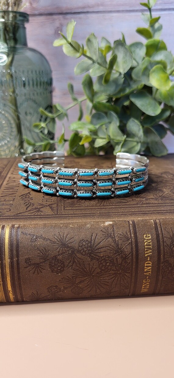 Native American Amazing Zuni Lime Green Gaspeite Stone Sterling Silver Bracelet Cuff Native American Amazing Zuni Lime Green Gaspeite Stone Sterling Silver Bracelet Cuff