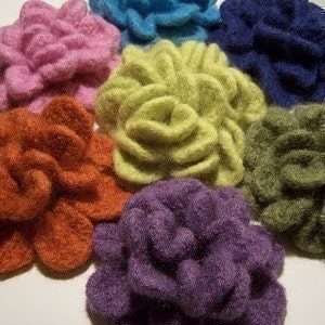 Crochet Felted Flowers Brooche PATTERN image 1