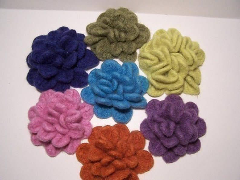 Crochet Felted Flowers Brooche PATTERN image 3