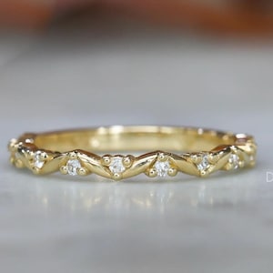 Lab Grown Diamond Wedding Band, Round Cut Leaf Style Ring in 14K Gold, Minimalist Stacking Band, Dainty Diamond Anniversary Ring