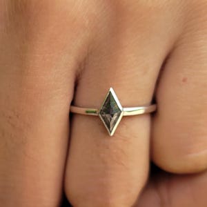 Kite Cut Salt and Pepper Diamond Ring 14K witgouden solitaire ring set stapelbare ring jubileumcadeau voor haar
