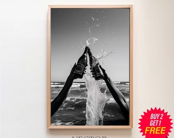 Vrouw met wijn op strand print, maximalistische kamerdecor, feministische poster, barwagen print, zwart-wit, alcohol kunst aan de muur, digitale download
