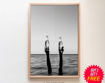 Vrouw met wijn op strand print, maximalistische kamerdecor, feministische poster, barwagen print, zwart-wit, alcohol kunst aan de muur, digitale download