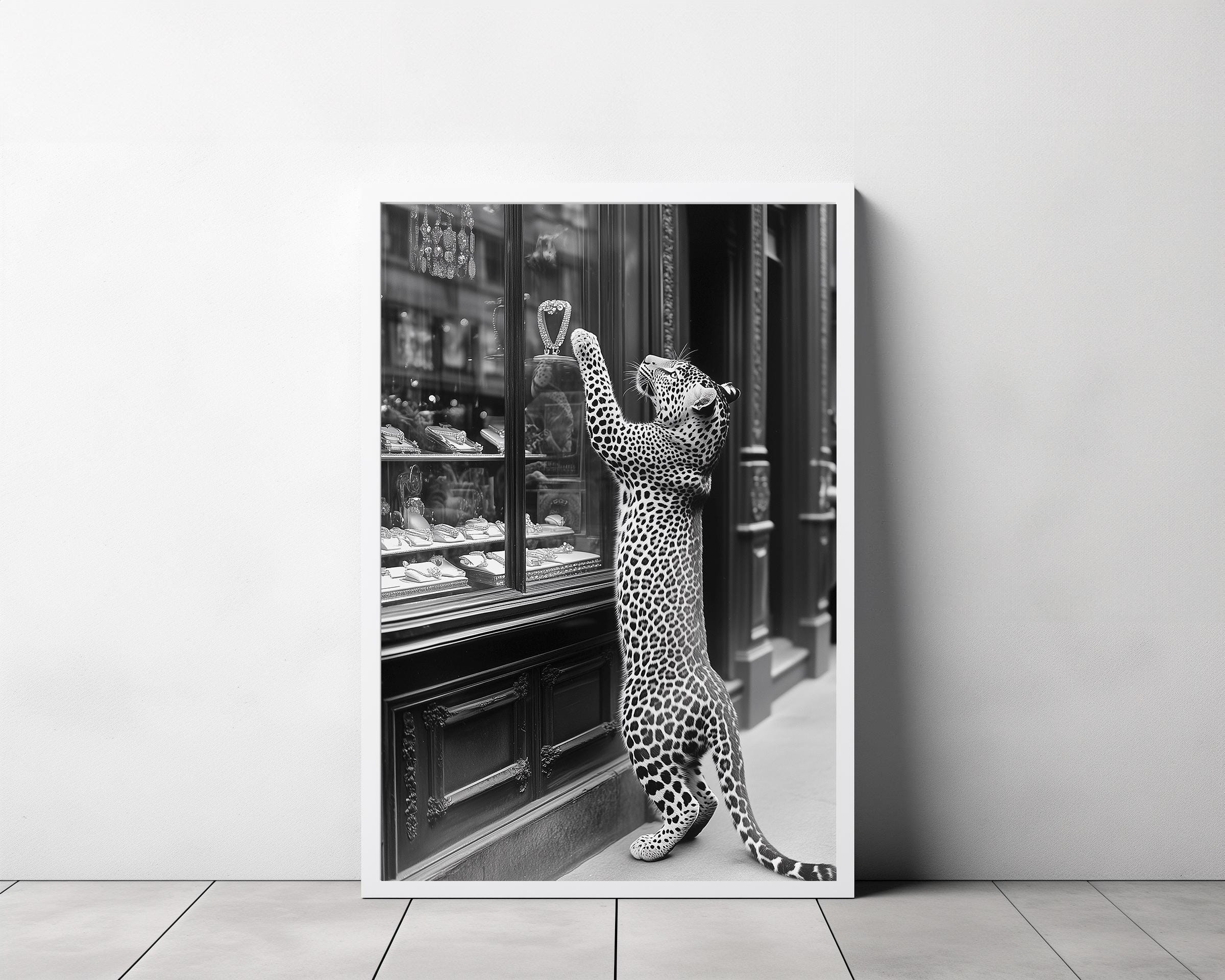 Stampa poster leopardo al guinzaglio, stampa ghepardo, stampa leopardo donna che cammina, grande gatto in bianco e nero, stile retrò vintage, arte murale - Italia