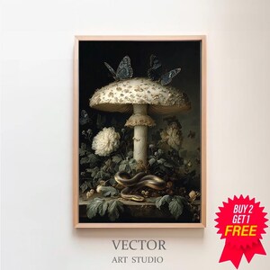 Op de afbeelding: Ingelijste kunstdruk met een gedetailleerde illustratie van een paddenstoel met vlinders, een slang en bloemen. Het kunstwerk heeft een vintage esthetiek met een donkere achtergrond en de tekst "VECTOR ART STUDIO".