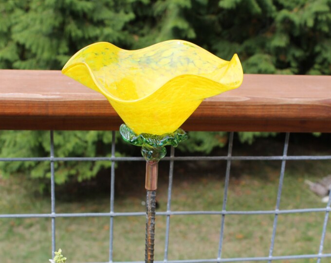 Sunshine Yellow Hand Blown Glass Flower Garden Art Sculpture Outdoor