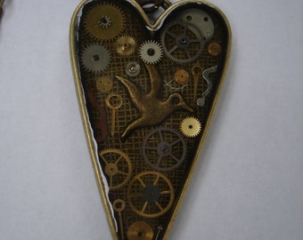 Steampunk Necklace Pendant  in Resin - Love Bird