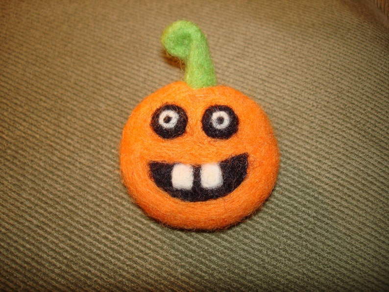 Needle Felted Pumpkin Pin Jack-o-lantern image 4