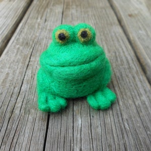 Small Wool Needle Felted Frog Green Bullfrog