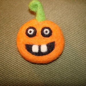 Needle Felted Pumpkin Pin Jack-o-lantern image 3