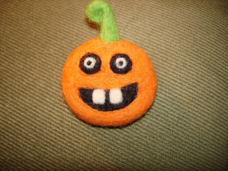 Needle Felted Pumpkin Pin Jack-o-lantern image 3