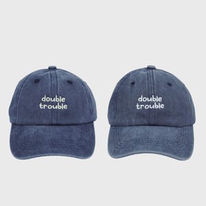 DOUBLE TROUBLE - Stylishe Kinder Cap mit Statement | Kindercap verstellbar | Perfektes Geschenk für Alltag & besondere Anlässe