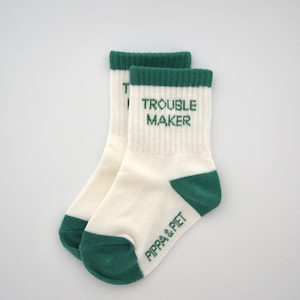 Calcetines TROUBLEMAKER para bebés, niños pequeños y niños: calcetines de algodón elegantes y de alta calidad. Regalo perfecto para ocasiones especiales y para uso diario (1 par).