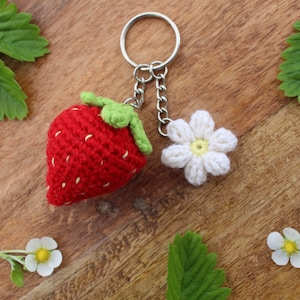 Erdbeer-Schlüsselanhänger - Erdbeere - Sommer - Geschenk - Häkeln - strawberry - key chain