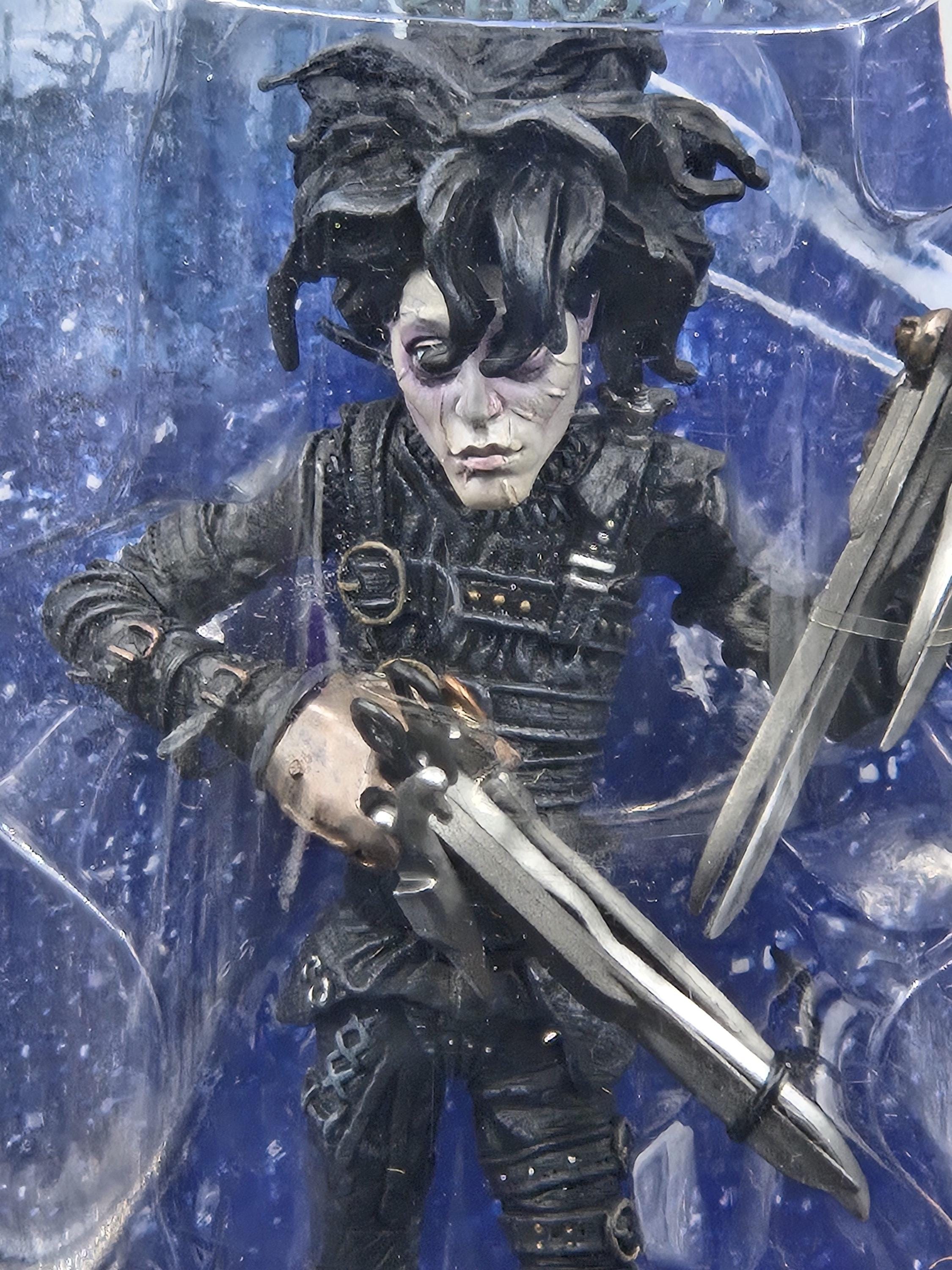Edward Scissorhands Mezco Figure #19900 - Collectible Vintage Toy 