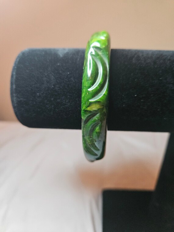 Bakelite Carved Green Marbled Bracelet