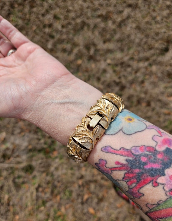 Vintage Sarah Coventry Brushed Gold Tone Bracelet… - image 8