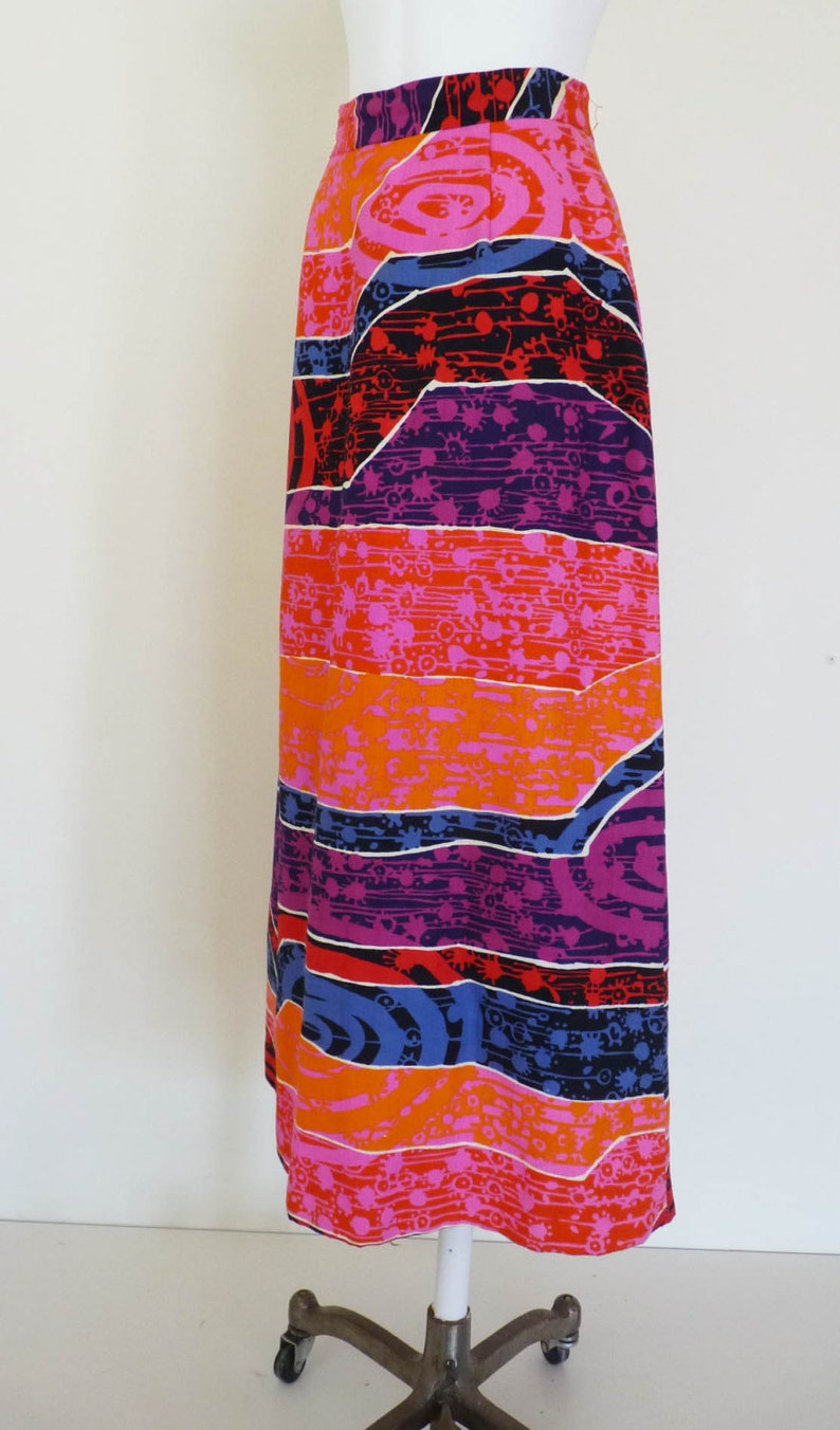 black hawaiian skirt