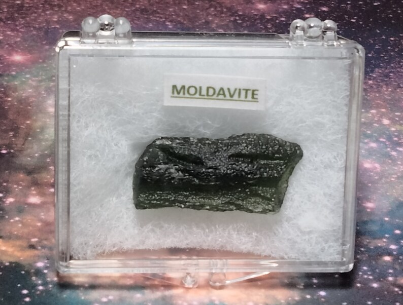 Sale Rare 5.5-Gram MOLDAVITE Tektite Meteorite Impact Glass in a Display Box from Czech Republic Bild 2