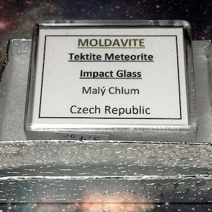 Sale Rare 5.5-Gram MOLDAVITE Tektite Meteorite Impact Glass in a Display Box from Czech Republic Bild 7