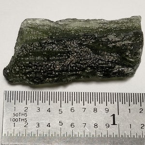 Sale Rare 5.5-Gram MOLDAVITE Tektite Meteorite Impact Glass in a Display Box from Czech Republic Bild 5