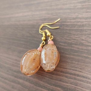 Pretty Champagne/Peach Bead Gold Tone Drop Earrings NEW image 6