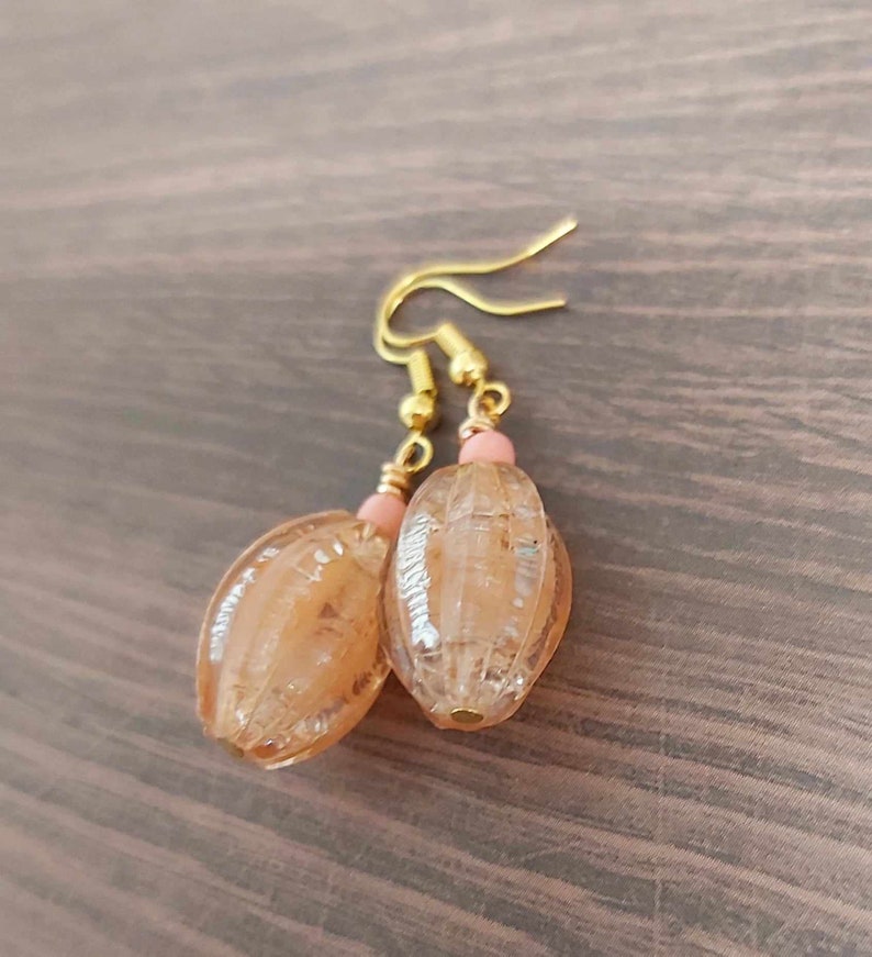 Pretty Champagne/Peach Bead Gold Tone Drop Earrings NEW image 6