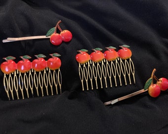 Vintage 60s Georgia peach enamel painted hair comb and barrettes. Two each!