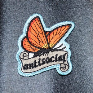 Parche antisocial de mariposa / parche bordado / parche para coser / parche para planchar / parche antisocial / parche de mariposa /