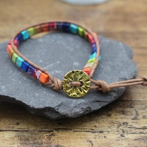BernCharm Handmade 7 Chakra Perlen Armband Multi Color Naturstein Quadrat Perlen Leder Wickelarmband Liebhaber Armbänder