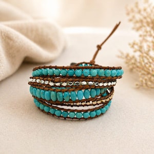 Armband i turkos hematitläder, bohemiskt multi-wrap kohud, knapp i rostfritt stål