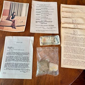 Documentos de espiritismo de la UHSC de la década de 1950, billete de un dólar canadiense, bolsa de incienso, foto y cartas – Lote G09 de efímeras universales de Hagar