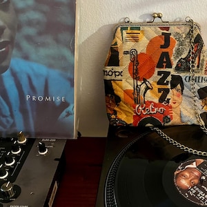 Vintage Jazz Tapestry Bag – Retro Handbag with Chain | Unique Music-Themed Gobelin Clutch, Handmade Gift for Jazz Lovers and Fashionistas.