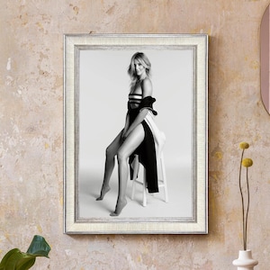 Cameron Diaz Black and White Vintage Framed Art - Iconic Hollywood Star Retro Print for Timeless Wall Decor