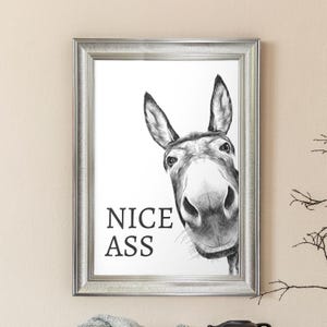 Stampa incorniciata con bel culo, asino in bagno / Arte animale divertente / Decorazione umoristica per il bagno / Arte murale con asino eccentrico