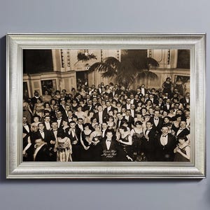 The Shining Overlook Hotel gerahmter Druck - Vintage Schwarzweißfoto, Jack Nicholson, Stanley Kubrick, Classic Horror Wandkunst
