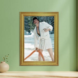 Impression encadrée vintage Cousin Eddie - Affiche de film de vacances de Noël - Art mural drôle de salle de bain et décoration de Noël
